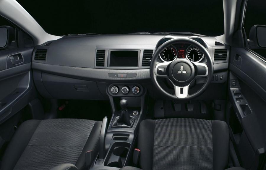  Mitsubishi Lancer Evolution X 2007 года  (фото 34 из 149)